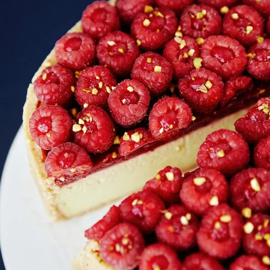 Pistachio With Raspberry