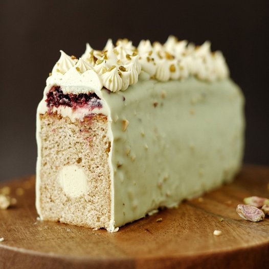 Pistachio Travel Cake