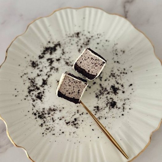 Oreo Cheesecake Bars