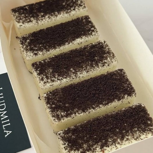 Oreo Cheesecake Bars