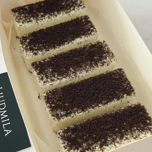 Oreo Cheesecake Bars