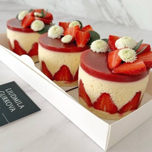 Mini Fraisier Cake