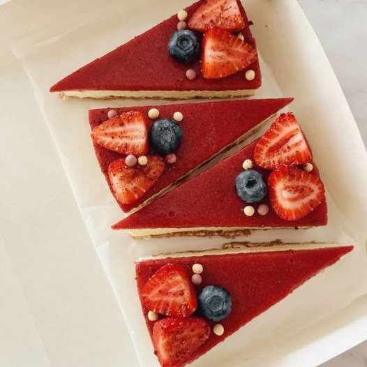 Vanilla Strawberry Cheesecake