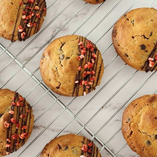 Cookies with cheesecake fiiling