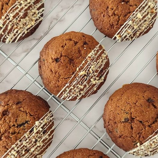 Cookies with cheesecake fiiling